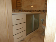 Встроенный шкаф-купе SHV177 в ванную